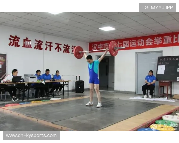 举重学院开展青少年力量训练的科学宣教与示范课，青少年举重比赛视频大全